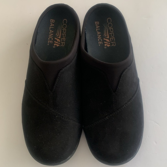 Copper Fit Black slip on shoes - Picture 2 of 5